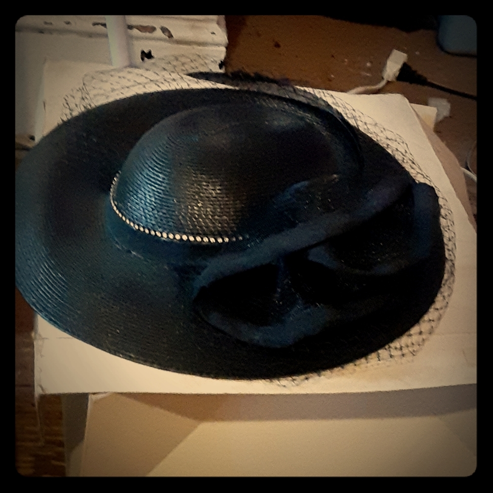 A women vintage church hat
